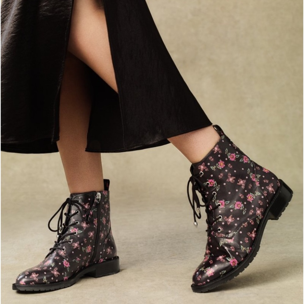 REBECCA MINKOFF Gerry Lace-Up Floral Boot Size 10 – Rare Find Statement Piece